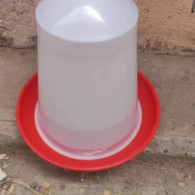 HEN DRINKER